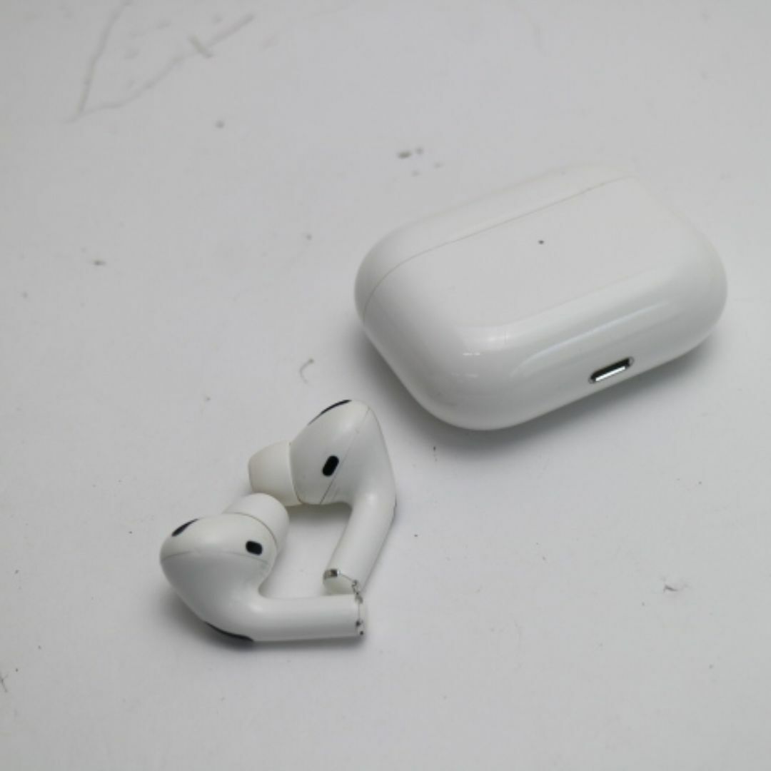 Apple(アップル)のAirPods Pro ホワイト  M444 スマホ/家電/カメラのオーディオ機器(ヘッドフォン/イヤフォン)の商品写真