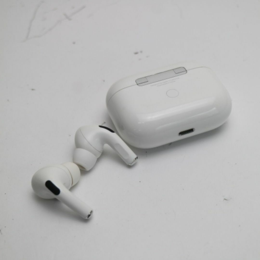 Apple(アップル)のAirPods Pro ホワイト  M444 スマホ/家電/カメラのオーディオ機器(ヘッドフォン/イヤフォン)の商品写真