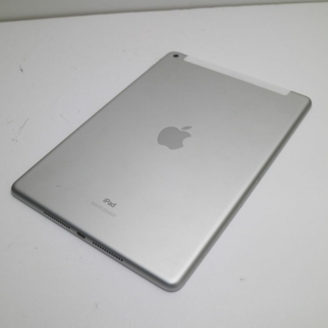 Apple(アップル)のSIMフリー iPad7 第7世代 32GB シルバー  M444 スマホ/家電/カメラのPC/タブレット(タブレット)の商品写真