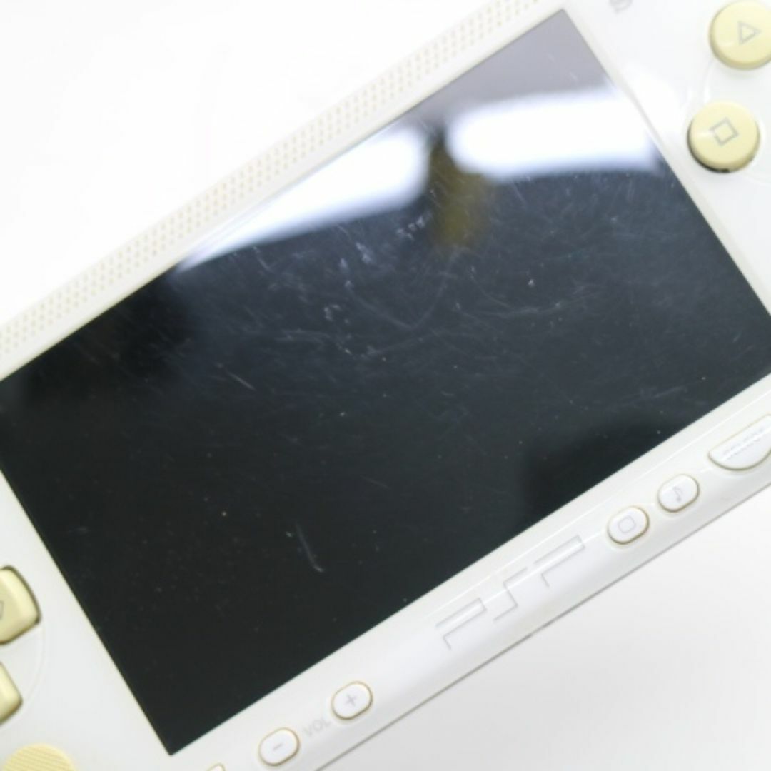 SONY(ソニー)の良品中古 PSP-1000 セラミック・ホワイト  M444 エンタメ/ホビーのゲームソフト/ゲーム機本体(携帯用ゲーム機本体)の商品写真