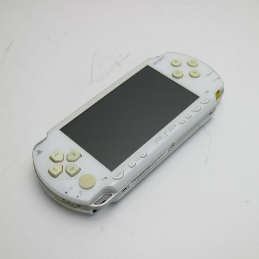 SONY(ソニー)の良品中古 PSP-1000 セラミック・ホワイト  M444 エンタメ/ホビーのゲームソフト/ゲーム機本体(携帯用ゲーム機本体)の商品写真