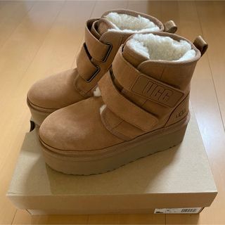 UGG - 最終価格　UGG ニューメルプラットフォーム 厚底 ブーツ