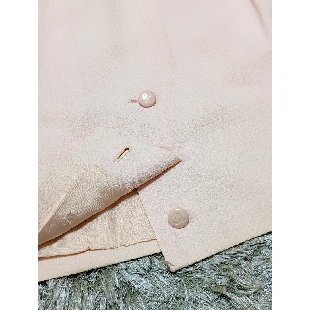 CHANEL(シャネル)の未使用品　CHANEL　ココマークボタン付き　ひざ丈スカート　ヴィンテージ レディースのスカート(ひざ丈スカート)の商品写真