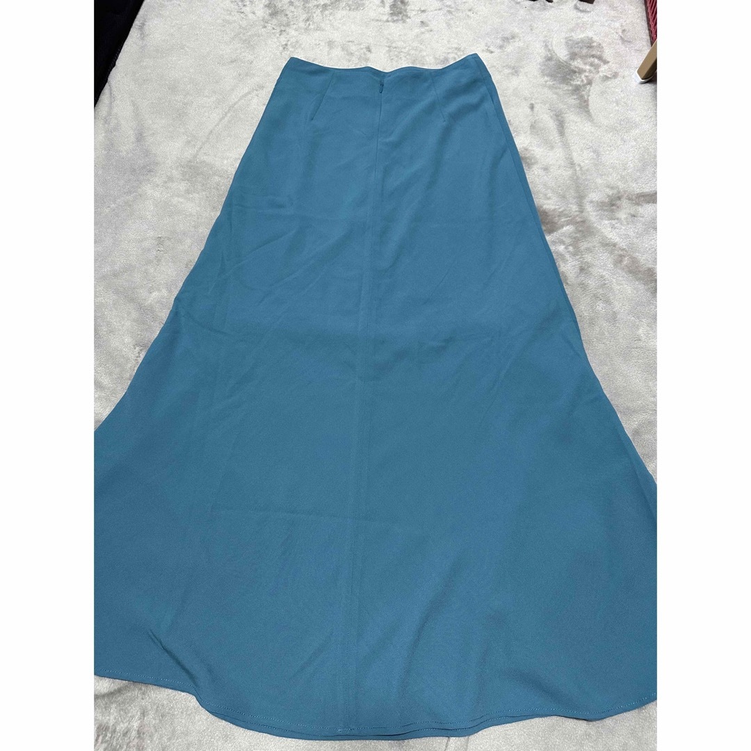 マウジー　サテンロングスカート レディースのスカート(ロングスカート)の商品写真
