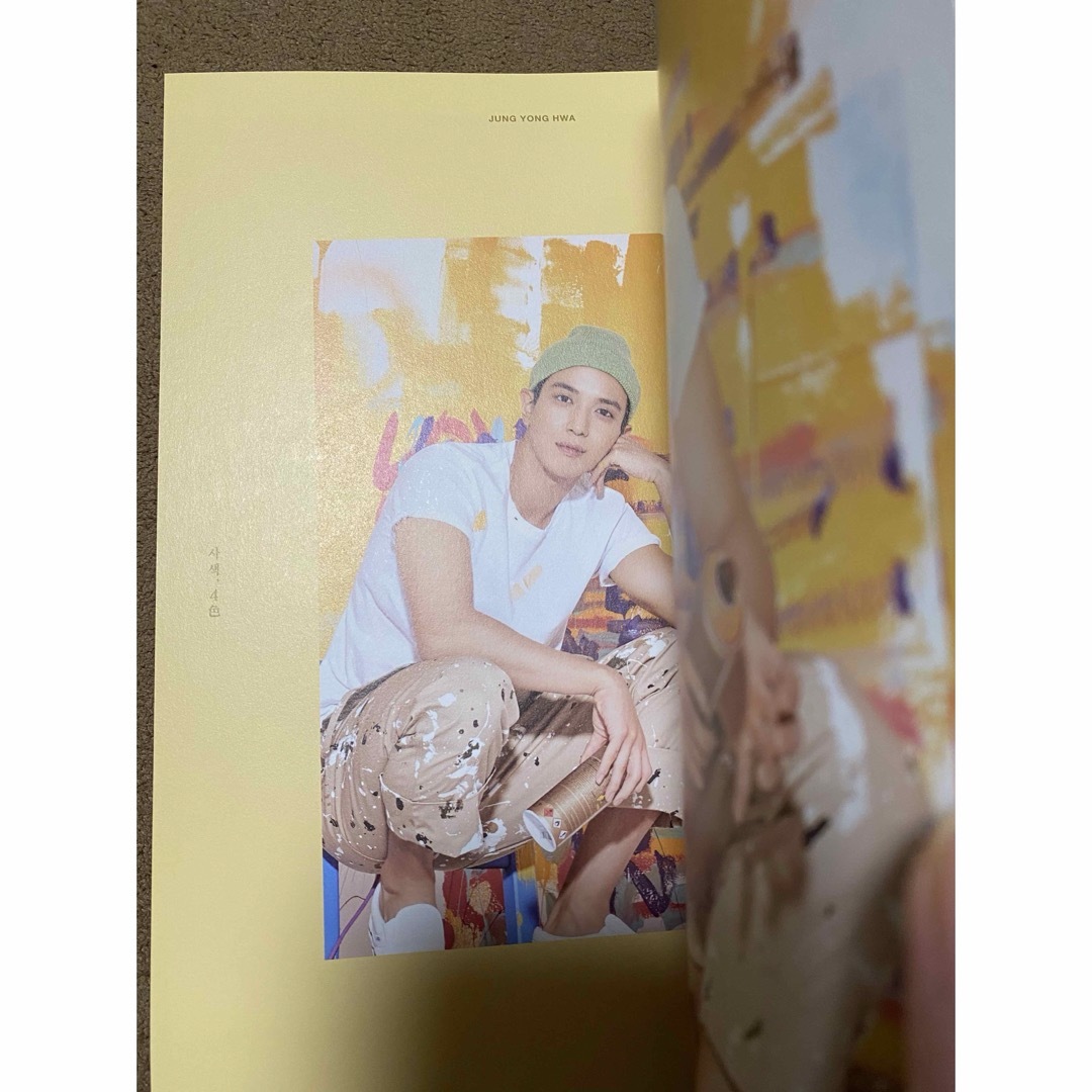CNBLUE(シーエヌブルー)の送料込み⭐︎ヨンファ写真集4色 ファーストフォトブック エンタメ/ホビーのタレントグッズ(ミュージシャン)の商品写真
