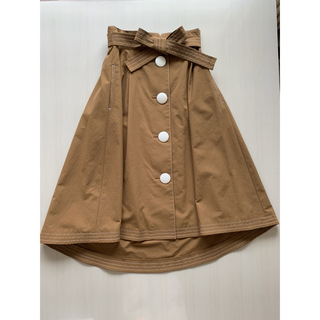 エムズグレイシー(M'S GRACY)のエムズグレイシー　白ボタンのスカート　38サイズ(ひざ丈スカート)