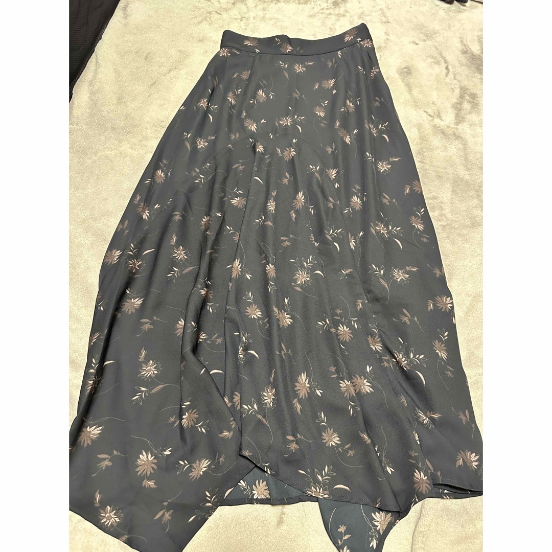 マウジー　FLOWER ASYMMETRY SKIRT レディースのスカート(ロングスカート)の商品写真