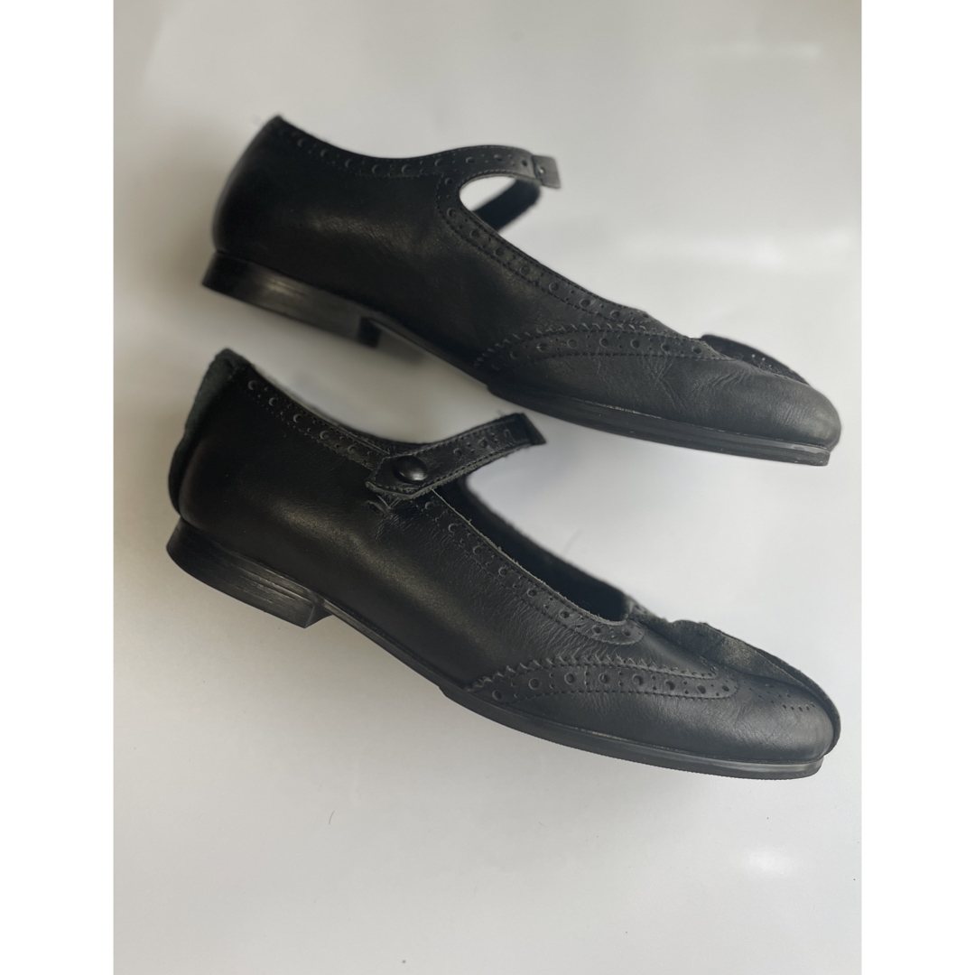tricot COMME des GARCONS(トリココムデギャルソン)のタオ　トリココムデギャルソン ストラップ  レザーパンプス　定番モデル レディースの靴/シューズ(ハイヒール/パンプス)の商品写真