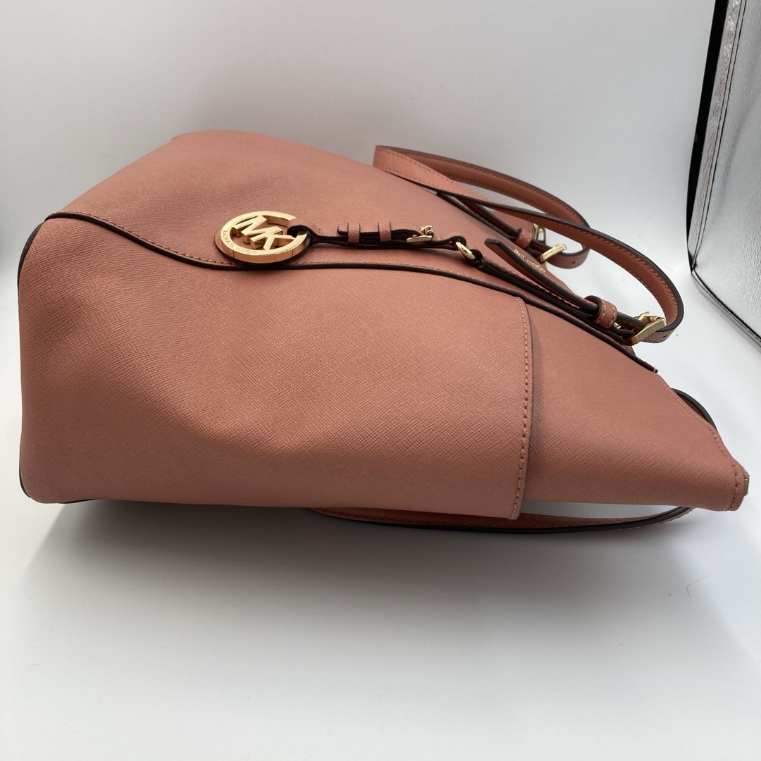 Michael Kors(マイケルコース)の美品】マイケルコース トートバッグ レザー チャーム A4 ノートパソコン レディースのバッグ(トートバッグ)の商品写真