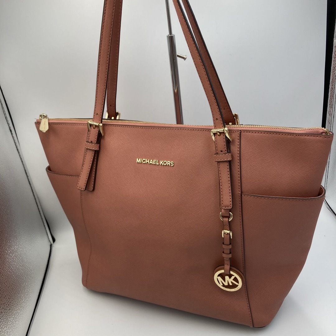 Michael Kors(マイケルコース)の美品】マイケルコース トートバッグ レザー チャーム A4 ノートパソコン レディースのバッグ(トートバッグ)の商品写真