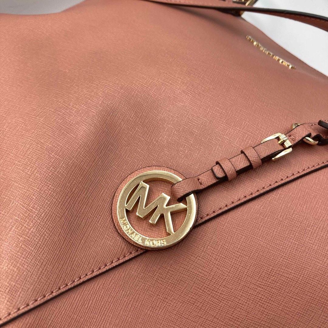 Michael Kors(マイケルコース)の美品】マイケルコース トートバッグ レザー チャーム A4 ノートパソコン レディースのバッグ(トートバッグ)の商品写真