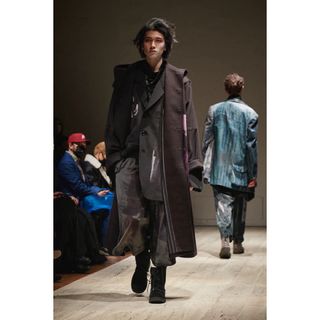 ヨウジヤマモトプールオム(Yohji Yamamoto POUR HOMME)のyohji yamamoto 22aw 変形スリーブ　シルクサテン　ジャケット(テーラードジャケット)