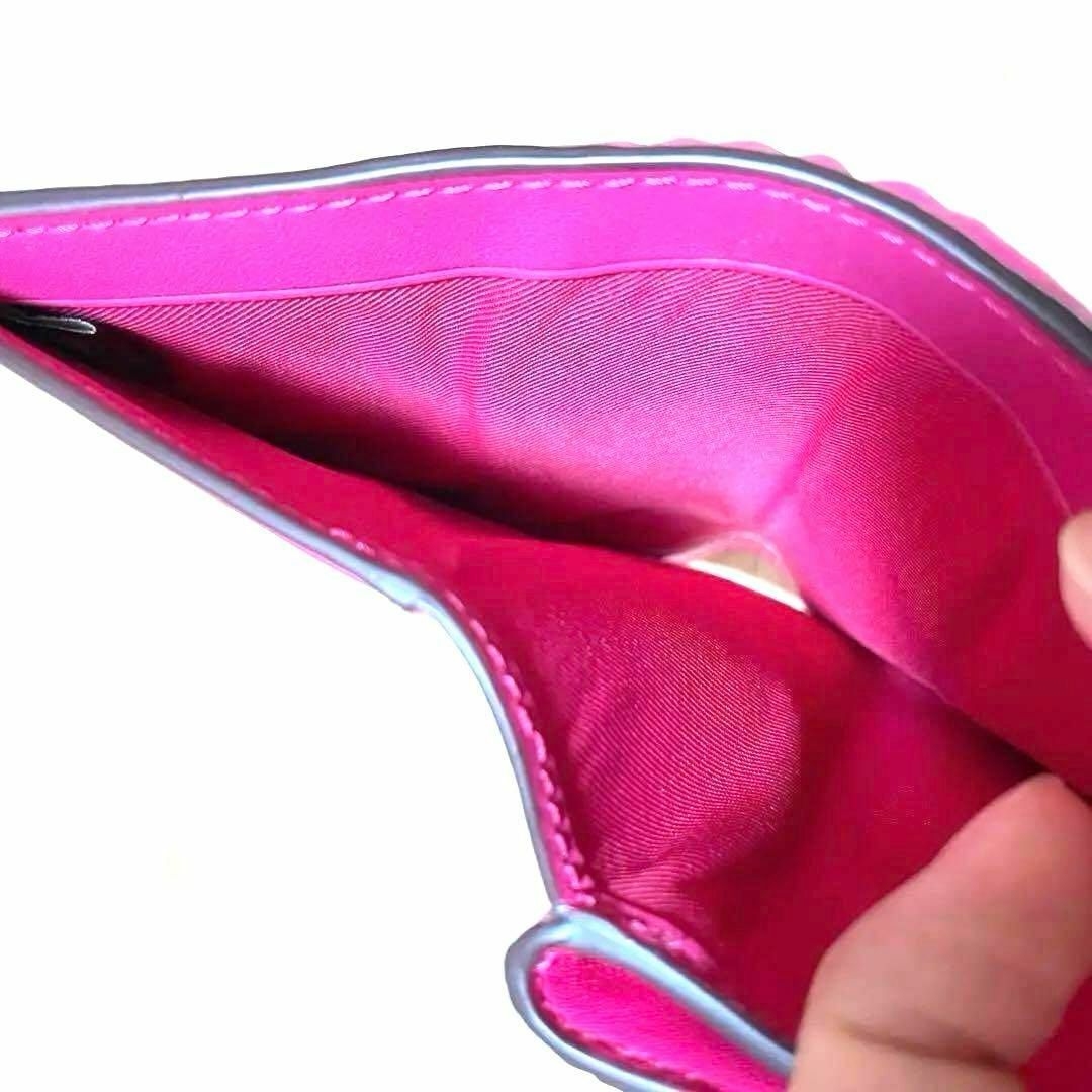 COACH(コーチ)の激レア完売カラー❤️ コーチ 二つ折り財布 ピンク ふわふわ キルティング 財布 レディースのファッション小物(財布)の商品写真