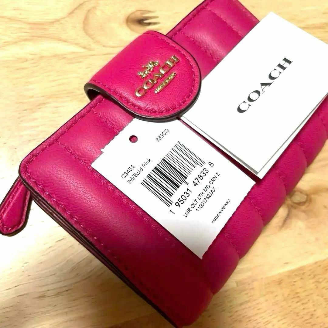 COACH(コーチ)の激レア完売カラー❤️ コーチ 二つ折り財布 ピンク ふわふわ キルティング 財布 レディースのファッション小物(財布)の商品写真