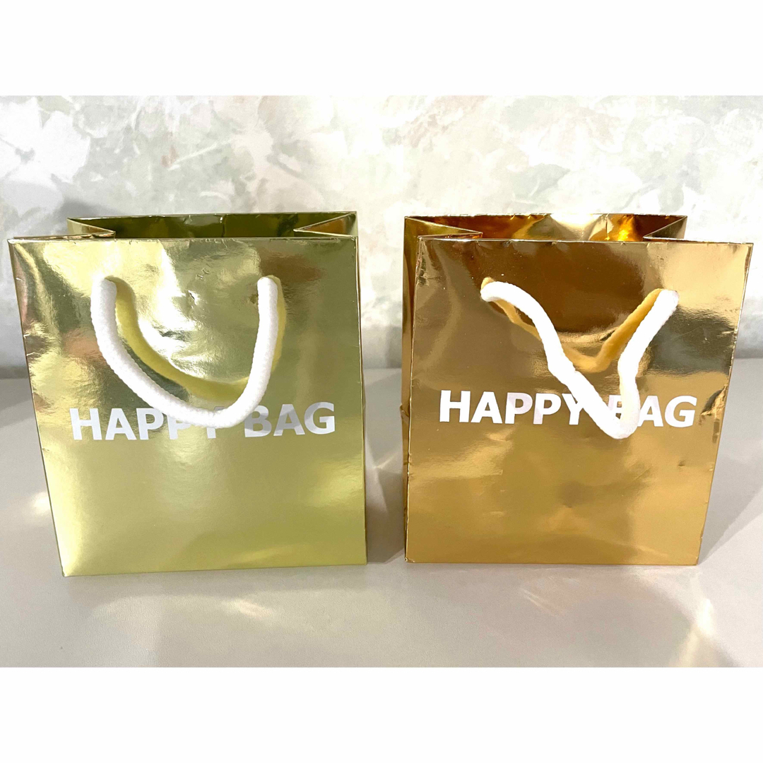 ゴールド 紙袋 ２枚セット 金色 HAPPYBAG ロゴ レディースのバッグ(ショップ袋)の商品写真