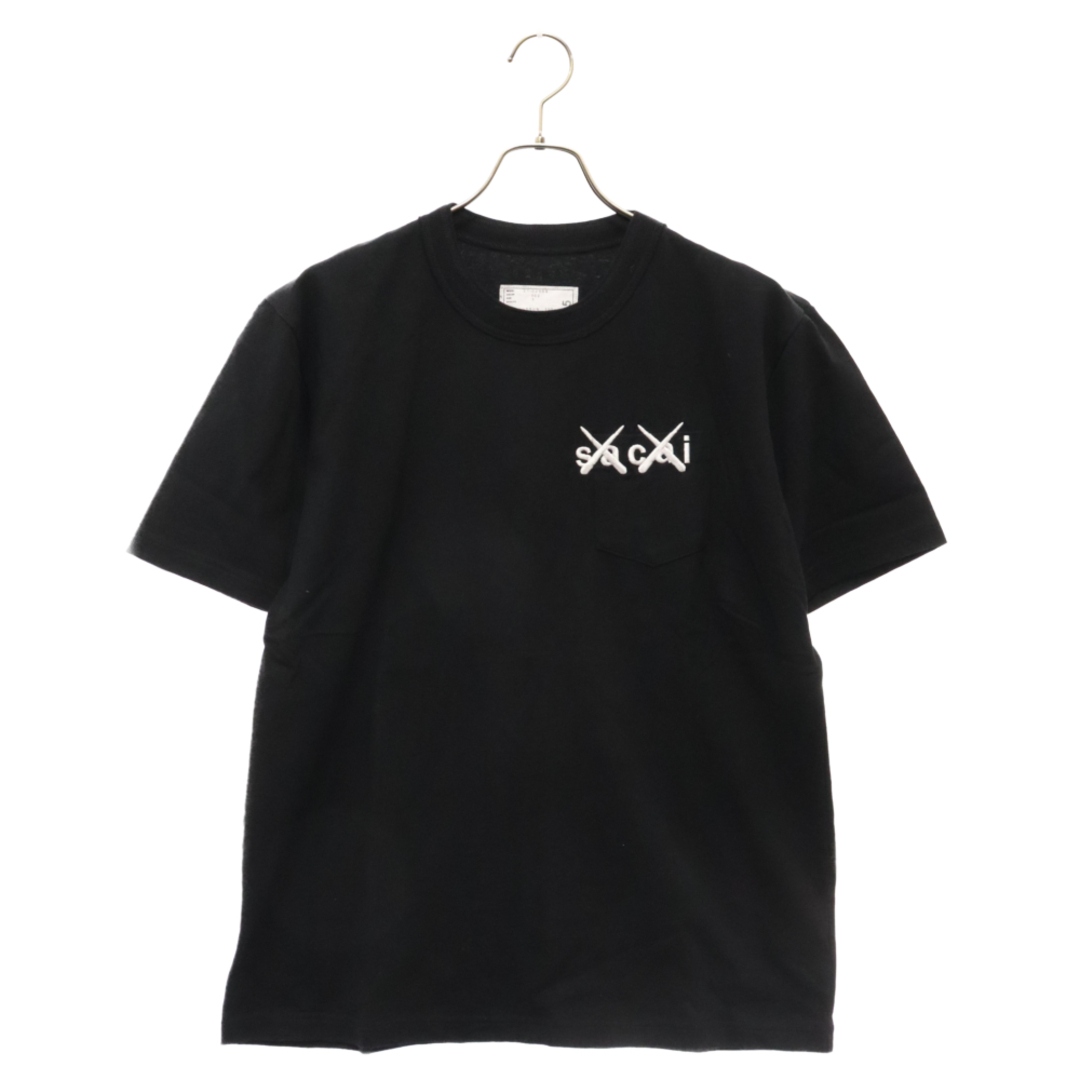 sacai(サカイ)のSacai サカイ 21SS×KAWS Logo Embroidery Tee カウズ ロゴ刺繍 半袖Tシャツ ブラック 21-0285S メンズのトップス(Tシャツ/カットソー(半袖/袖なし))の商品写真