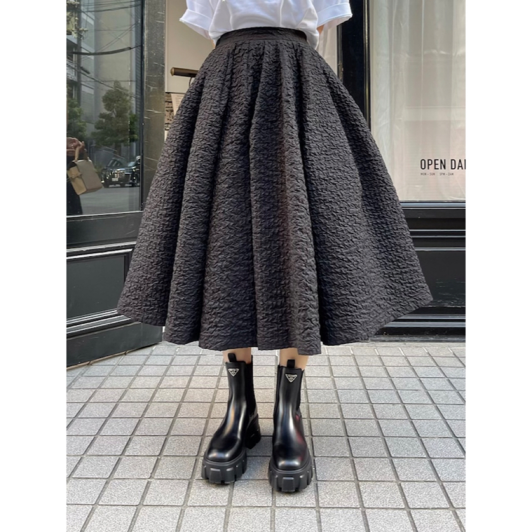 【新品タグ付き】HYEON swan skirt ブラック S レディースのスカート(ロングスカート)の商品写真