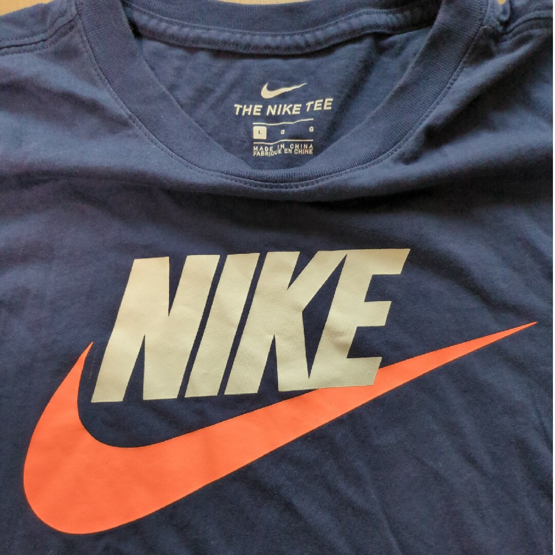 NIKE(ナイキ)のNIKE　ネービーのTシャツ L メンズのトップス(Tシャツ/カットソー(半袖/袖なし))の商品写真