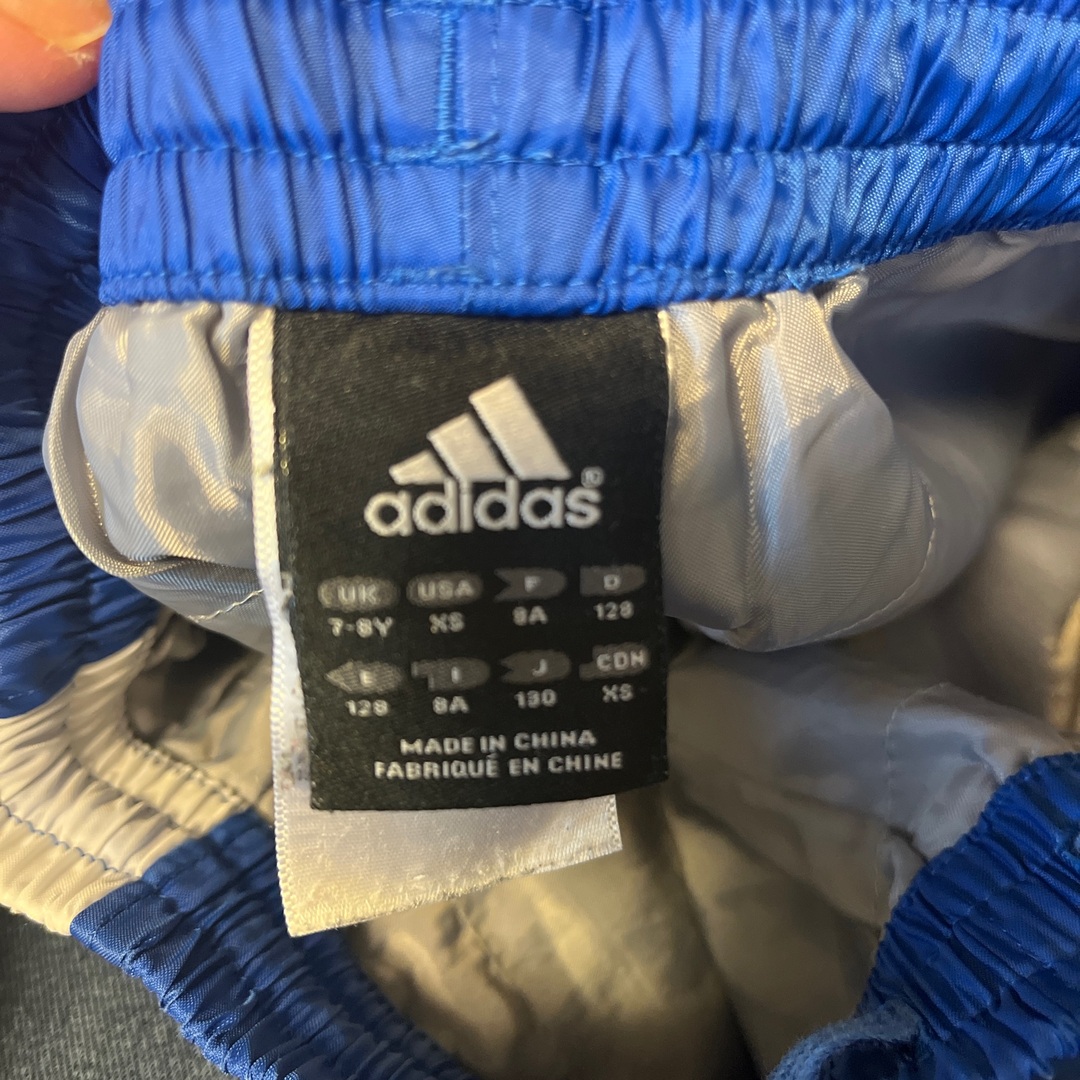 adidas(アディダス)のadidas ズボン　130 キッズ/ベビー/マタニティのキッズ服男の子用(90cm~)(パンツ/スパッツ)の商品写真