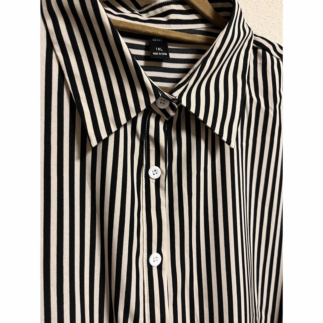 SHEIN(シーイン)のSHEIN Essnce プラス 縞模様プリント バットウイングスリーブ シャツ レディースのトップス(Tシャツ(半袖/袖なし))の商品写真