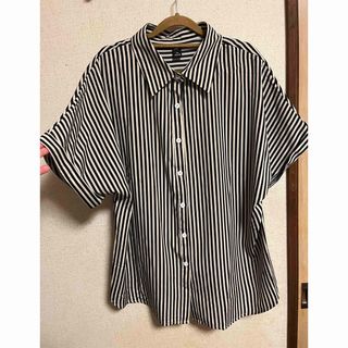 シーイン(SHEIN)のSHEIN Essnce プラス 縞模様プリント バットウイングスリーブ シャツ(Tシャツ(半袖/袖なし))