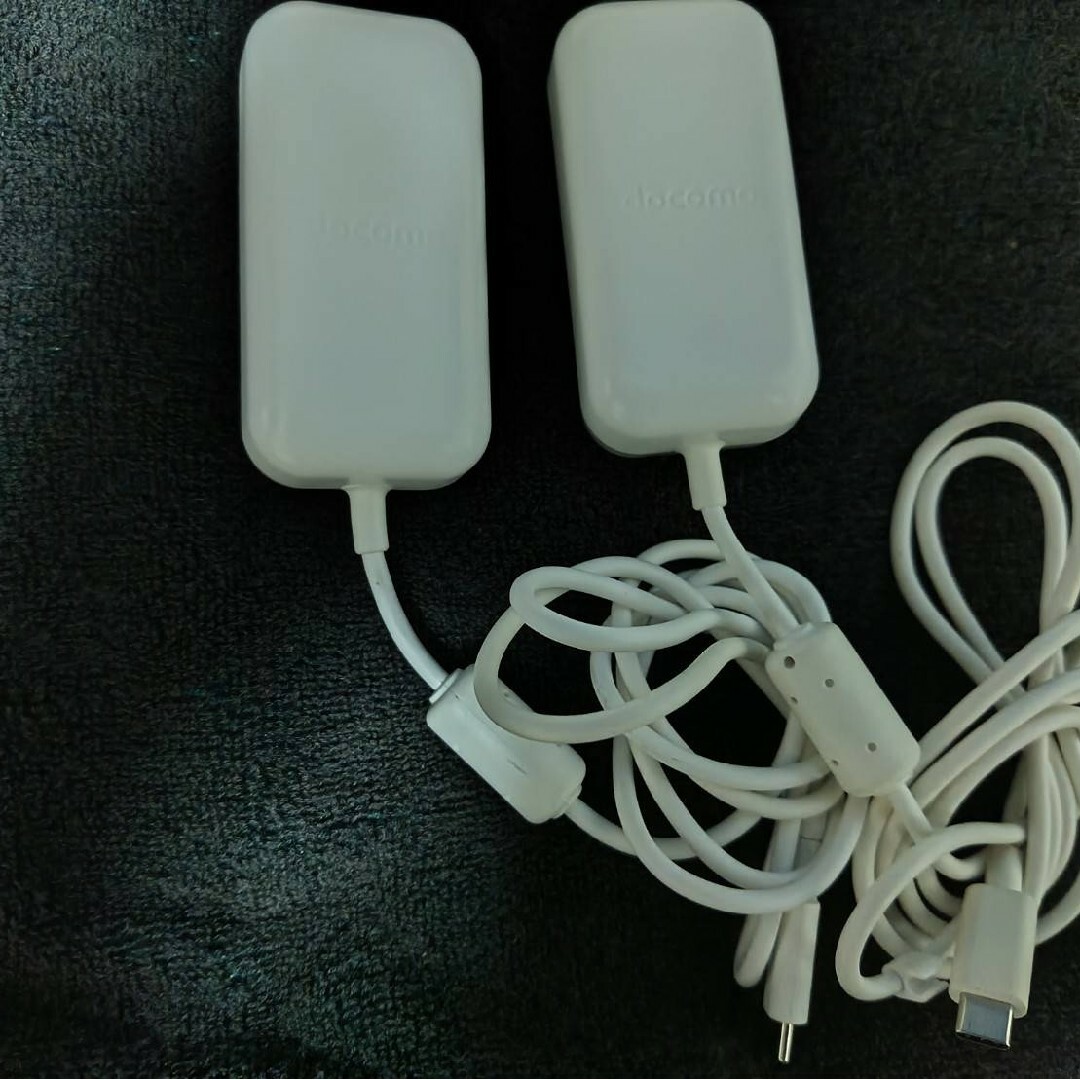 ドコモ純正充電器 ACアダプタ 07(type-C) 2個 スマホ/家電/カメラのスマートフォン/携帯電話(バッテリー/充電器)の商品写真