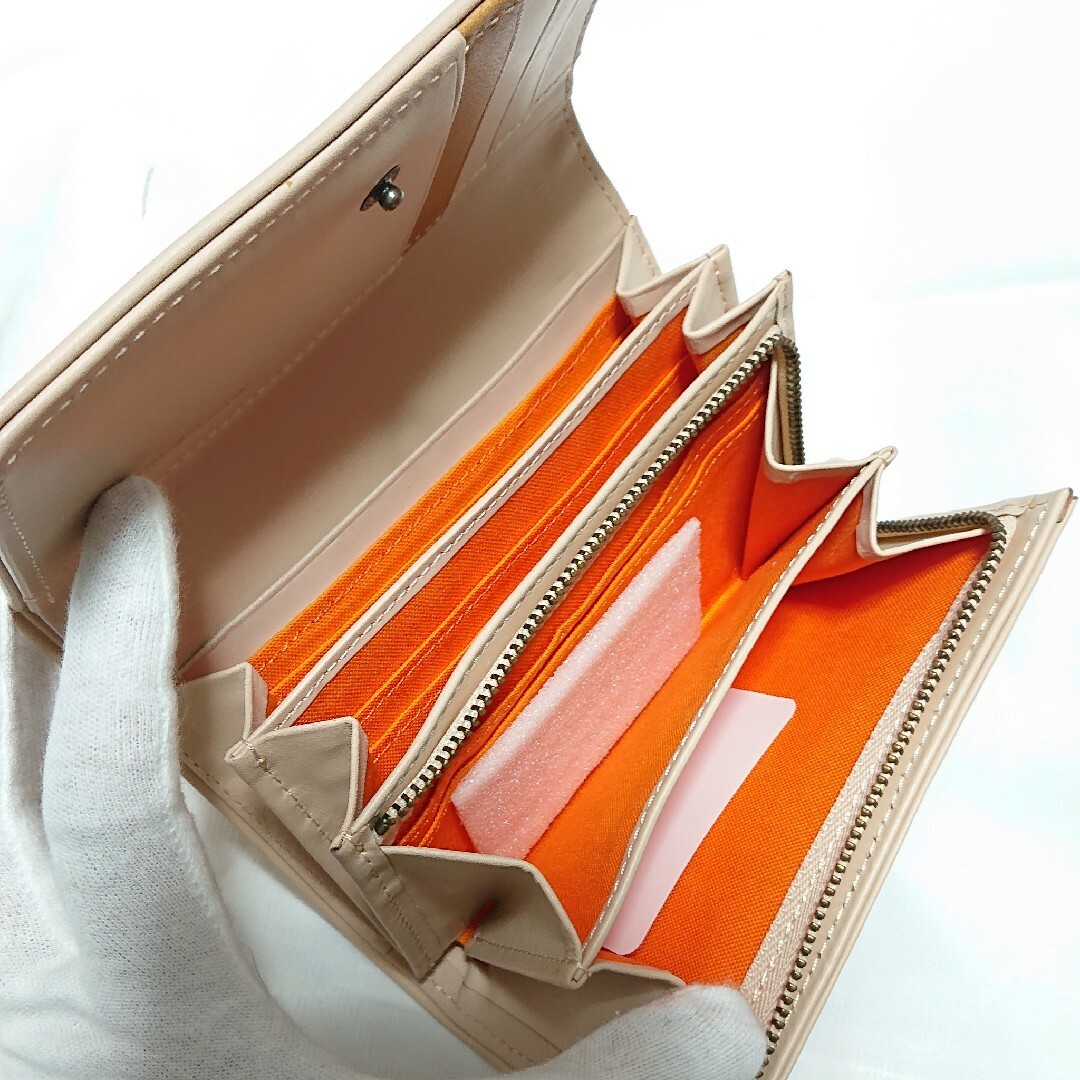 CASTELBAJAC(カステルバジャック)の未使用 CASTELBAJAC カステルバジャック 2つ折り財布 キャメル レディースのファッション小物(財布)の商品写真