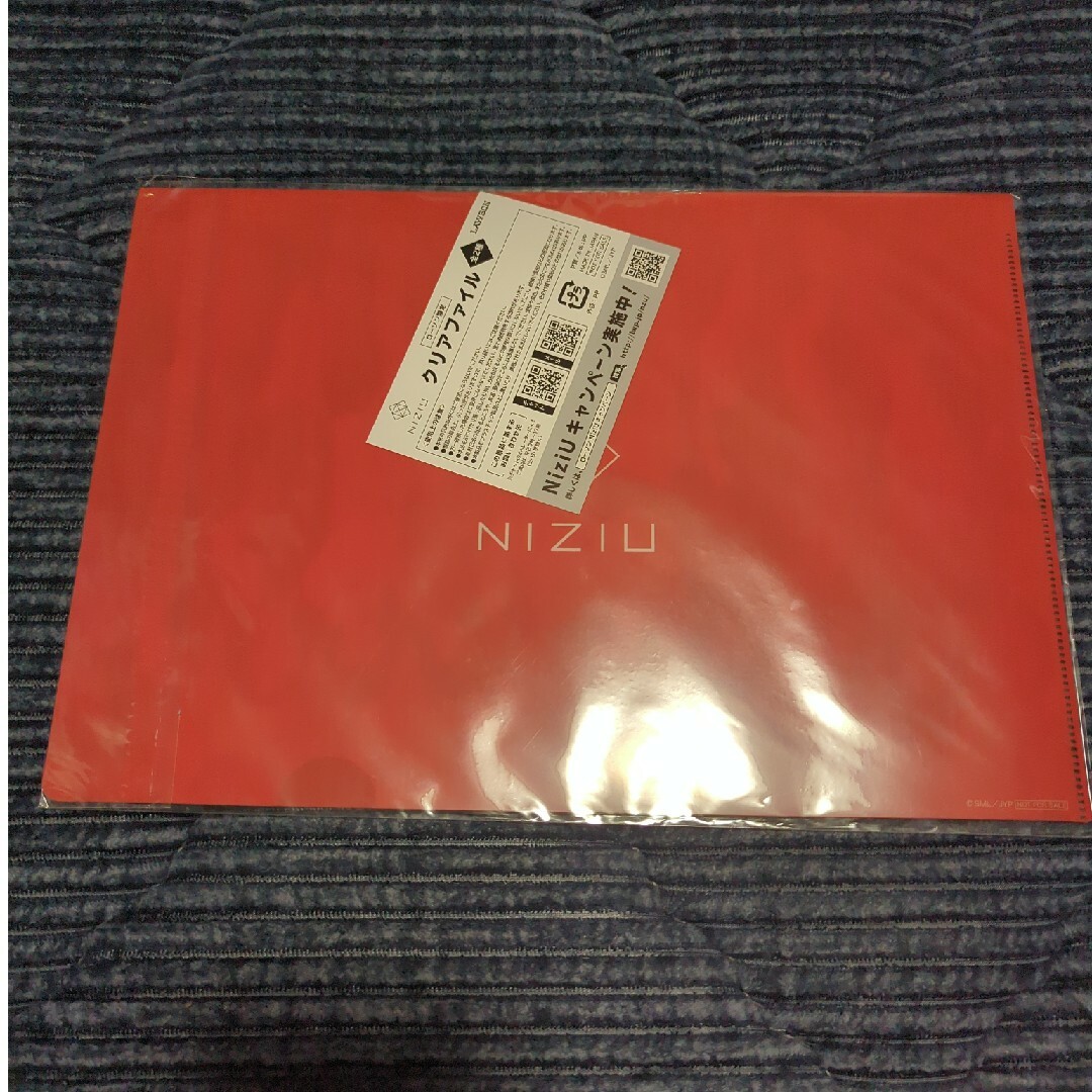 NiziU(ニジュー)のNiziU クリアファイル3枚 ステッカー1枚セット エンタメ/ホビーのタレントグッズ(アイドルグッズ)の商品写真
