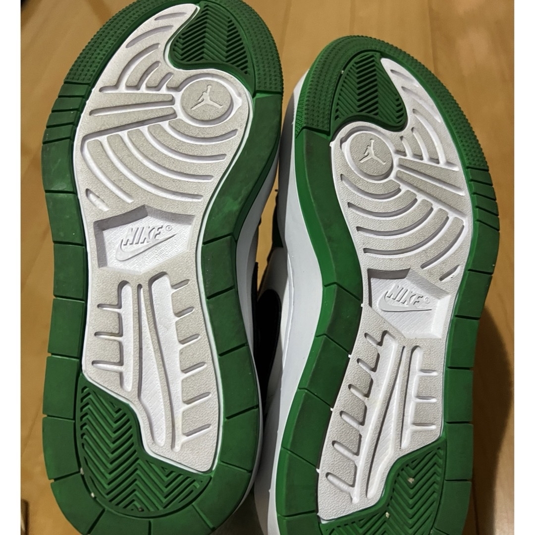 NIKE(ナイキ)のナイキ ウィメンズ エアジョーダン1 ロー エレベート "ラッキーグリーン レディースの靴/シューズ(スニーカー)の商品写真
