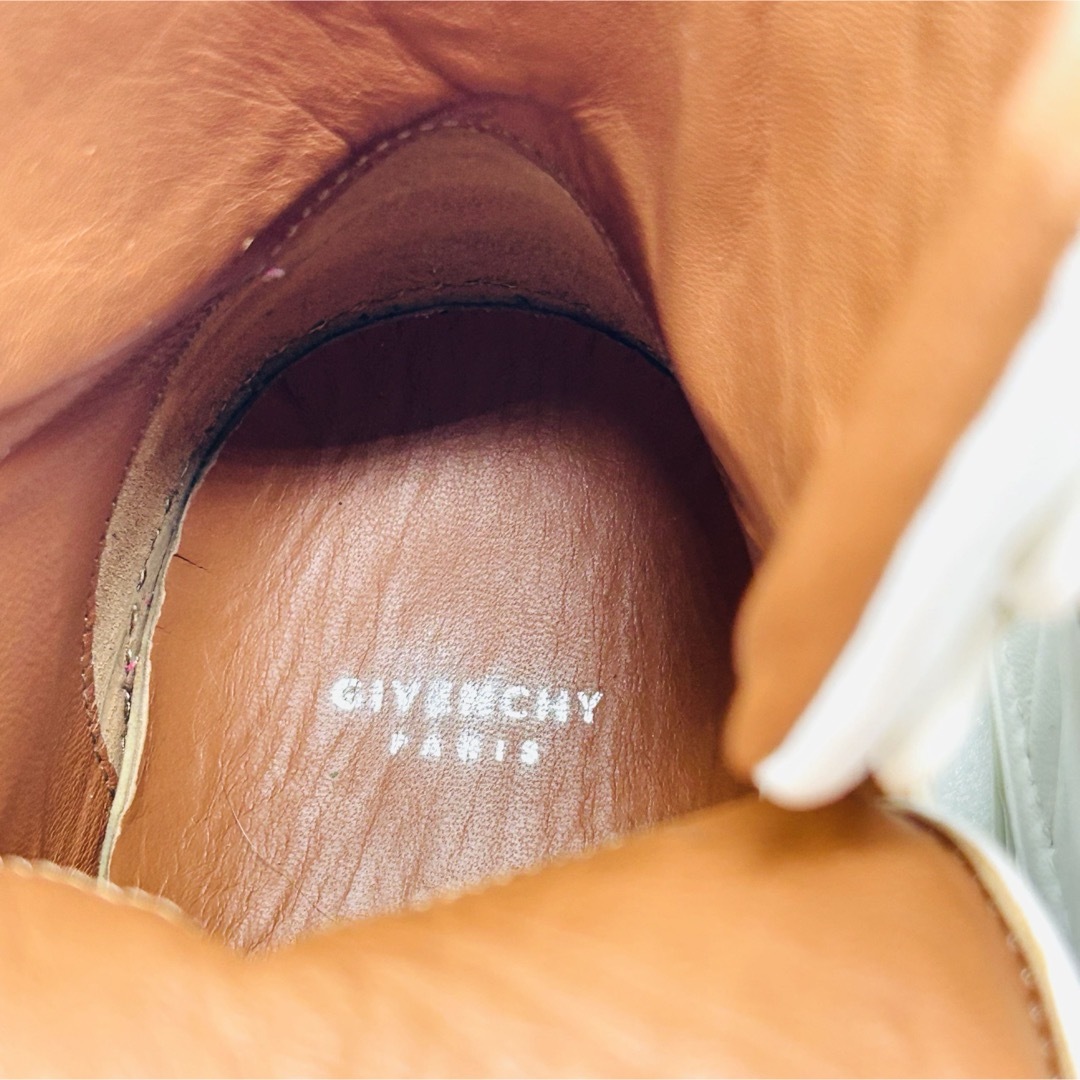 GIVENCHY(ジバンシィ)のGIVENCHY ジバンシー　スニーカー　ハイカット　ホワイト　スタッズ　35 レディースの靴/シューズ(スニーカー)の商品写真