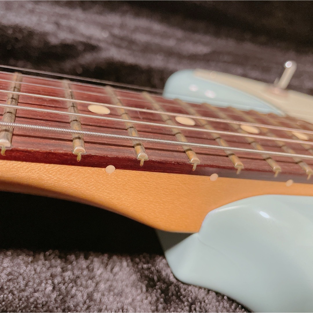 Fender(フェンダー)の美品Fender(フェンダー)DUO SONIC 楽器のギター(エレキギター)の商品写真