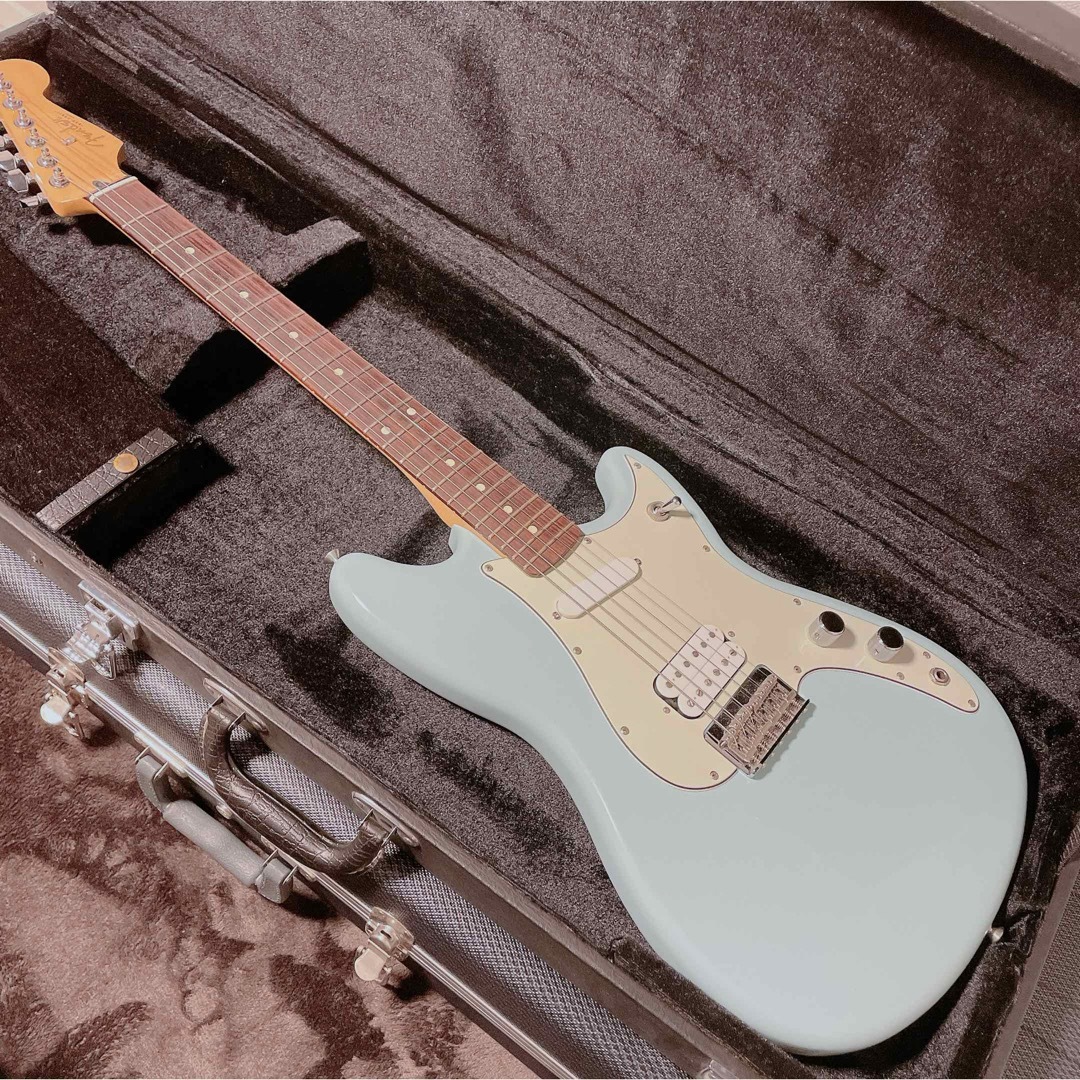 Fender(フェンダー)の美品Fender(フェンダー)DUO SONIC 楽器のギター(エレキギター)の商品写真