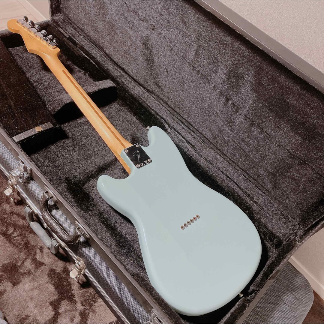 Fender(フェンダー)の美品Fender(フェンダー)DUO SONIC 楽器のギター(エレキギター)の商品写真