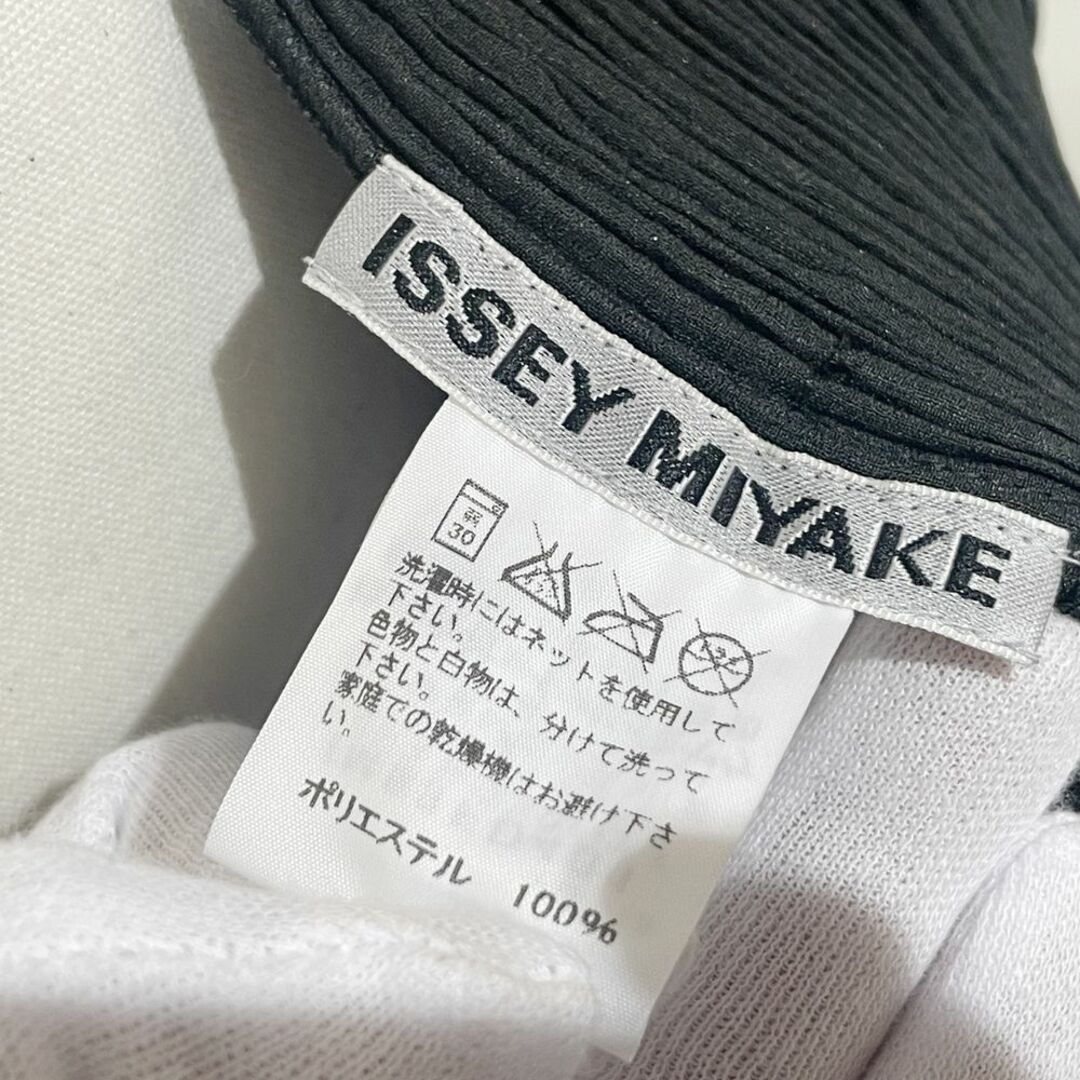 ISSEY MIYAKE(イッセイミヤケ)のISSEY MIYAKE テーラードジャケット プリーツ加工 シャツ サイズ2 IM53FD431 ポリエステル レディースのジャケット/アウター(テーラードジャケット)の商品写真