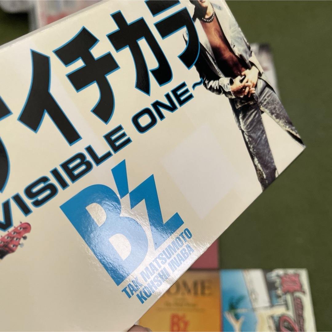 B'z 8cmシングル　15枚まとめ売り エンタメ/ホビーのCD(ポップス/ロック(邦楽))の商品写真