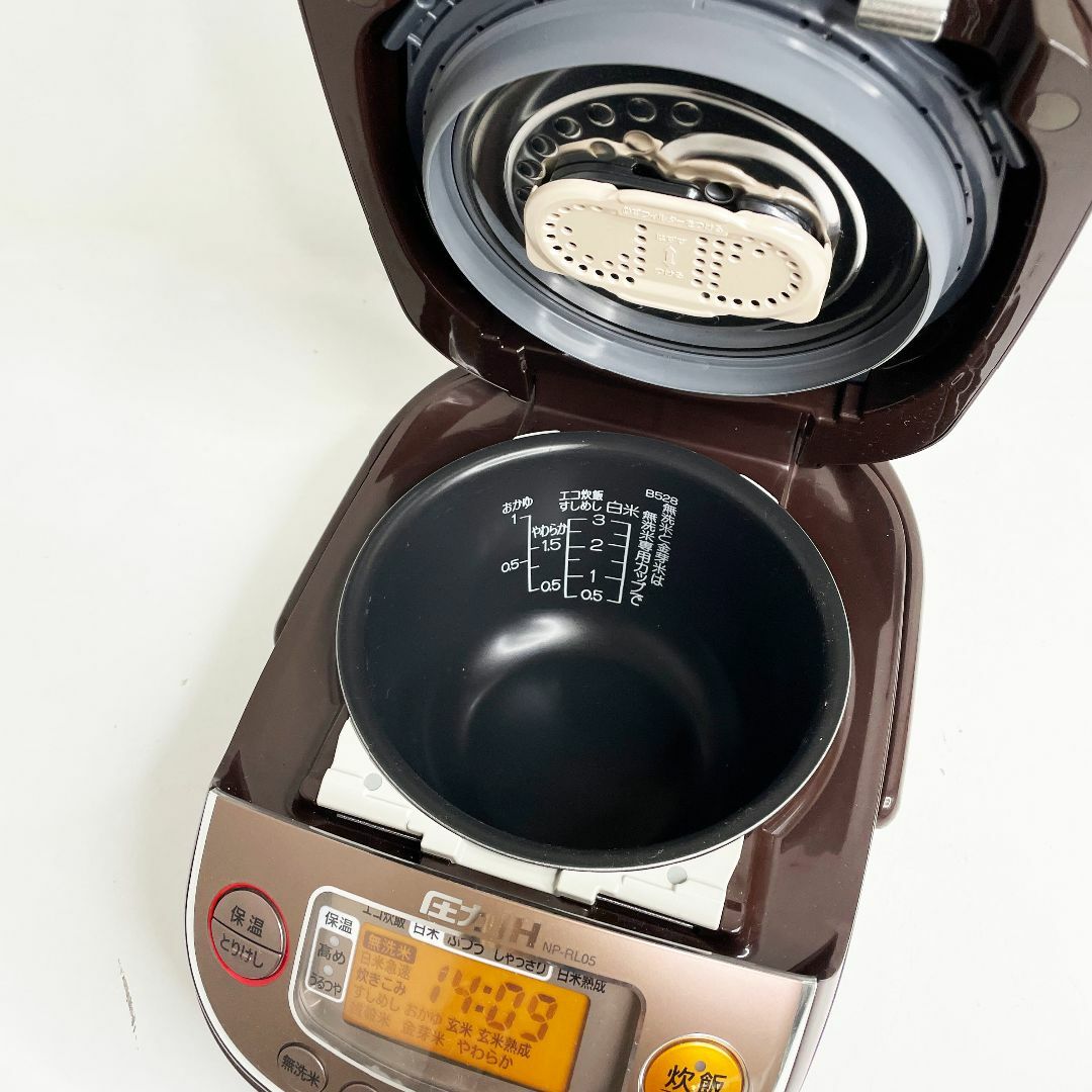 象印(ゾウジルシ)の中古☆ZOJIRUSHI 炊飯器 NP-RL05 スマホ/家電/カメラの調理家電(炊飯器)の商品写真