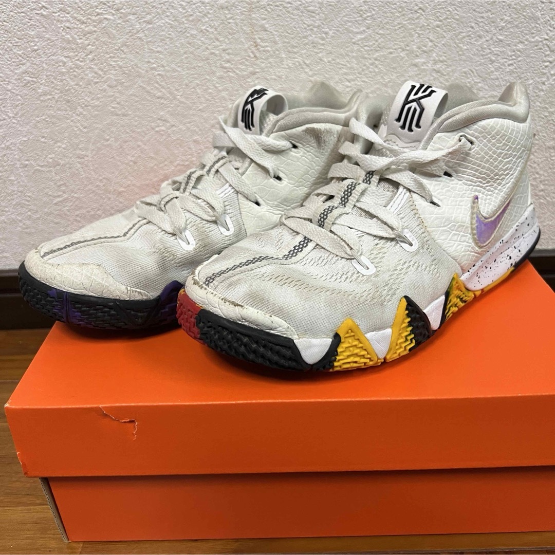 NIKE(ナイキ)のカイリー4 バッシュ　ミニバス　22.0cm 22cm NBA アービング メンズの靴/シューズ(スニーカー)の商品写真