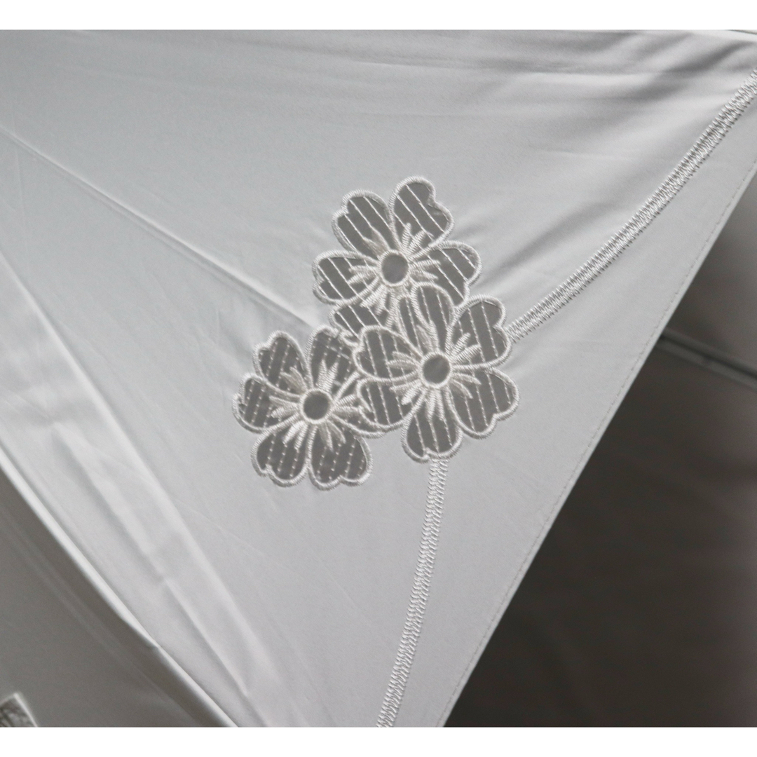 mila schon(ミラショーン)の《ミラ・ショーン》新品 花柄オーガンジー刺繍 晴雨兼用長傘 雨傘 日傘 8本骨 レディースのファッション小物(傘)の商品写真