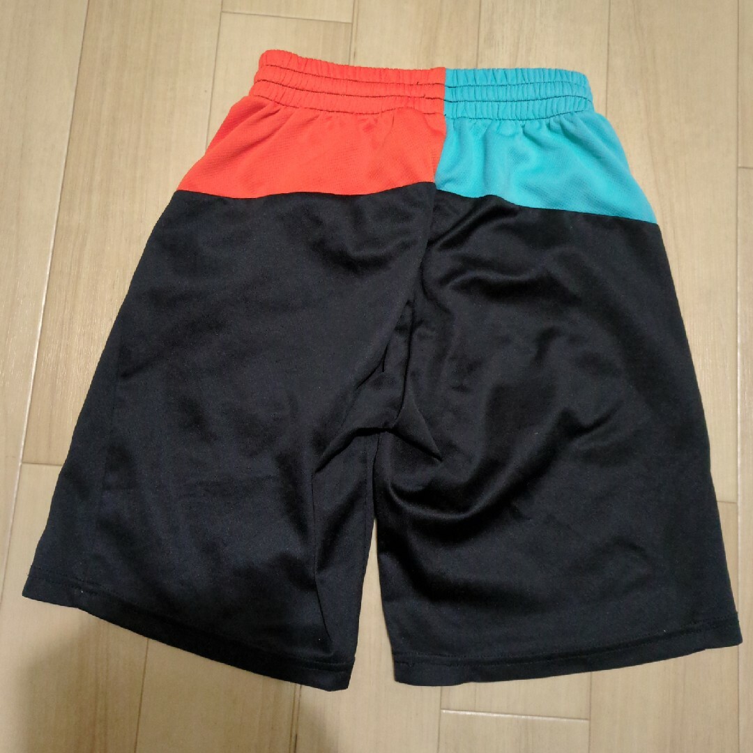 UMBRO(アンブロ)のUSED umbro KIDS アンブロトレーニングパンツ140 キッズ/ベビー/マタニティのキッズ服男の子用(90cm~)(パンツ/スパッツ)の商品写真