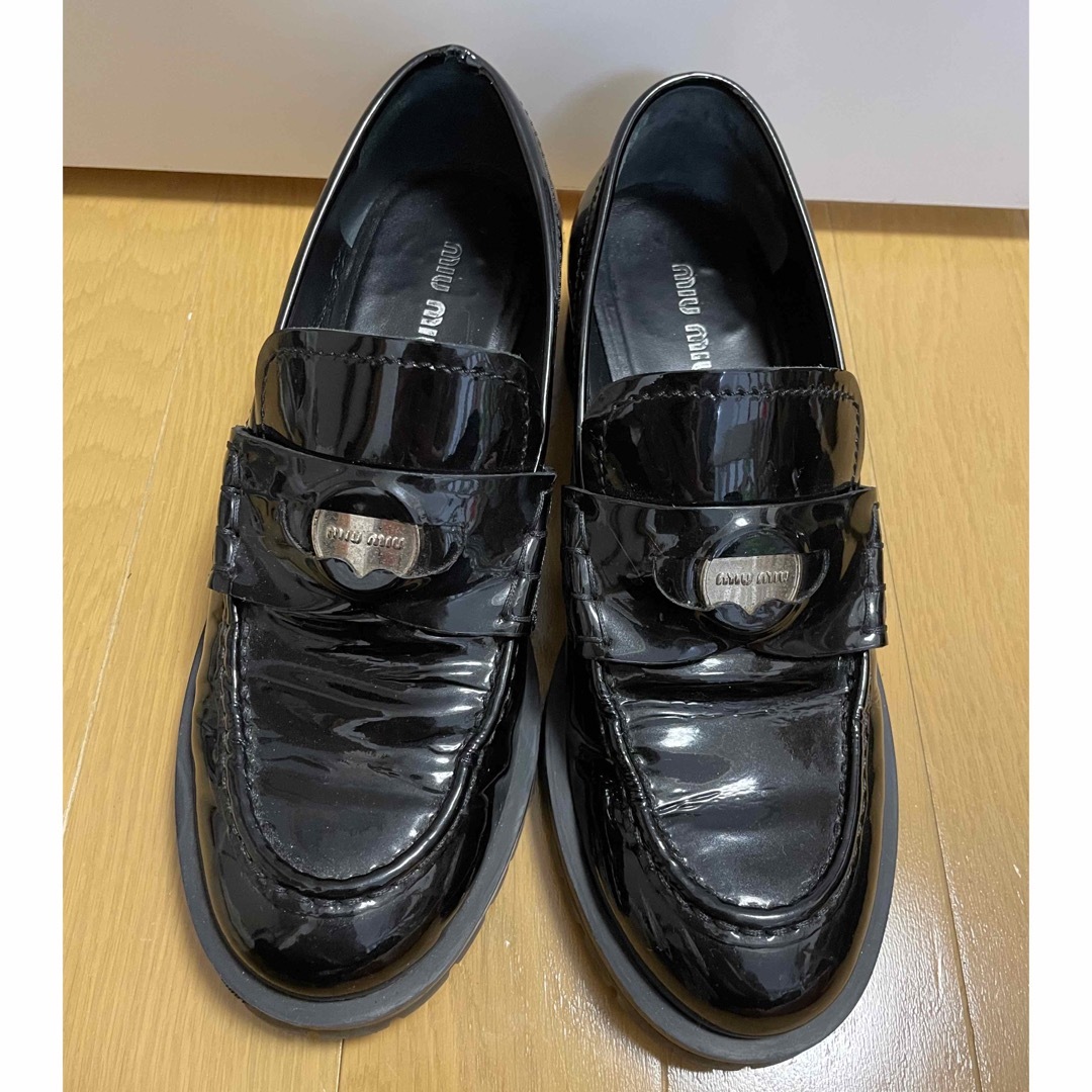 miumiu(ミュウミュウ)のmiumiu ローファー レディースの靴/シューズ(ローファー/革靴)の商品写真