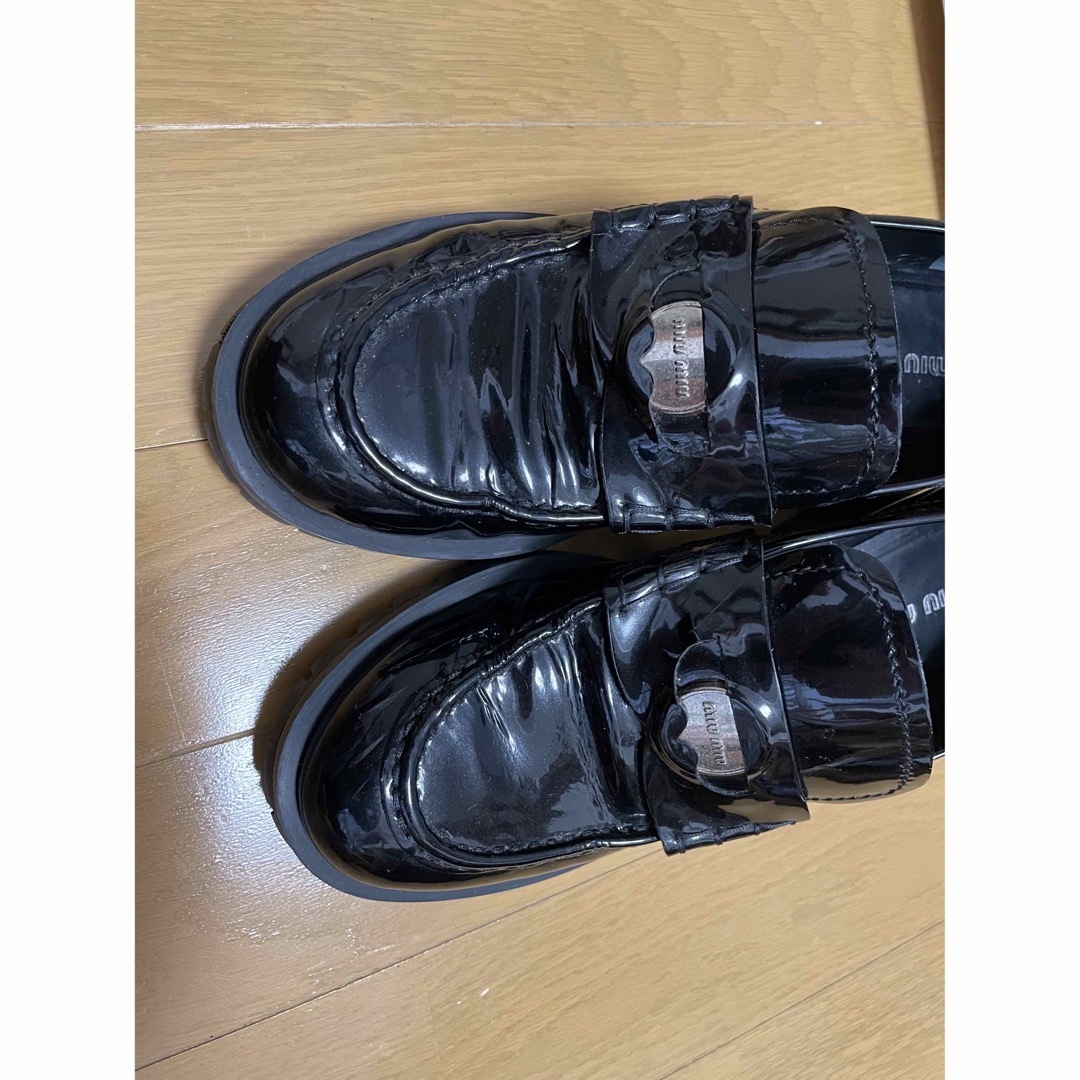 miumiu(ミュウミュウ)のmiumiu ローファー レディースの靴/シューズ(ローファー/革靴)の商品写真