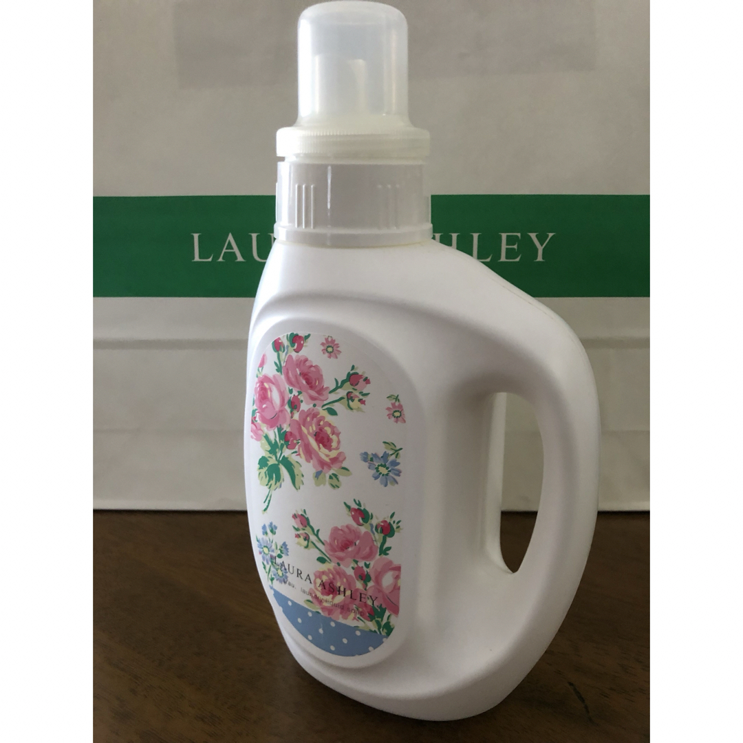 LAURA ASHLEY(ローラアシュレイ)のLAURA ASHLEYの洗濯洗剤用ボトル(used品)バンチェッドロージズ インテリア/住まい/日用品の日用品/生活雑貨/旅行(洗剤/柔軟剤)の商品写真