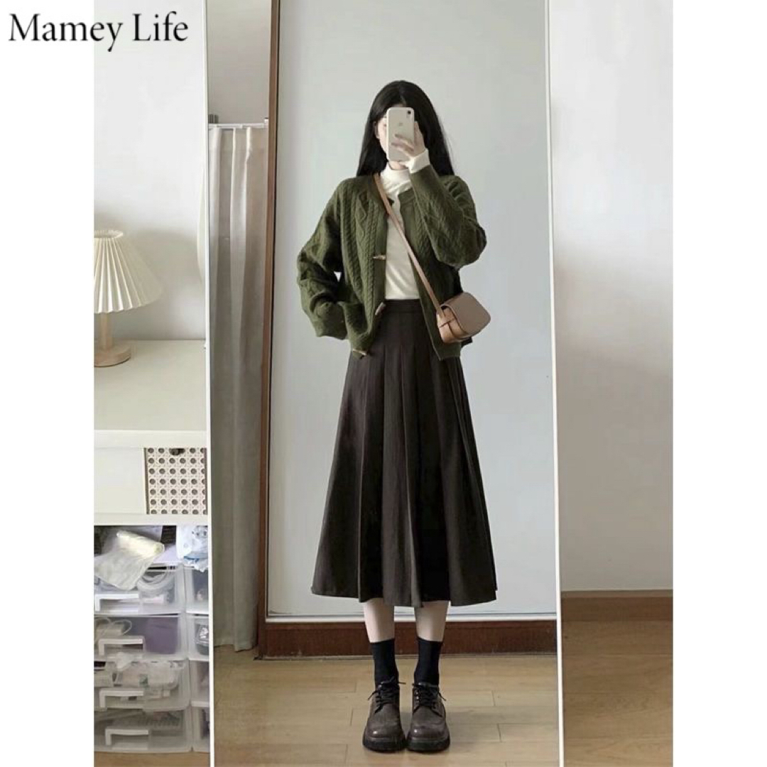Mamey Life茶系着、牛角ボタン、ニットセーター、半身スカート、三点セット レディースのスカート(ロングスカート)の商品写真