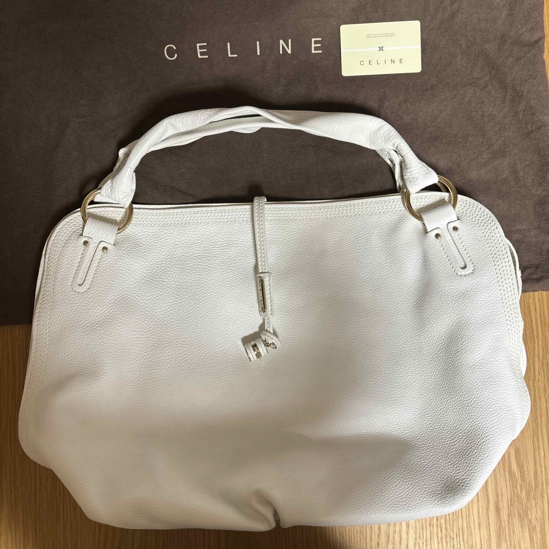 celine(セリーヌ)のセリーヌ　レザーショルダーバッグ　ホワイト レディースのバッグ(ショルダーバッグ)の商品写真