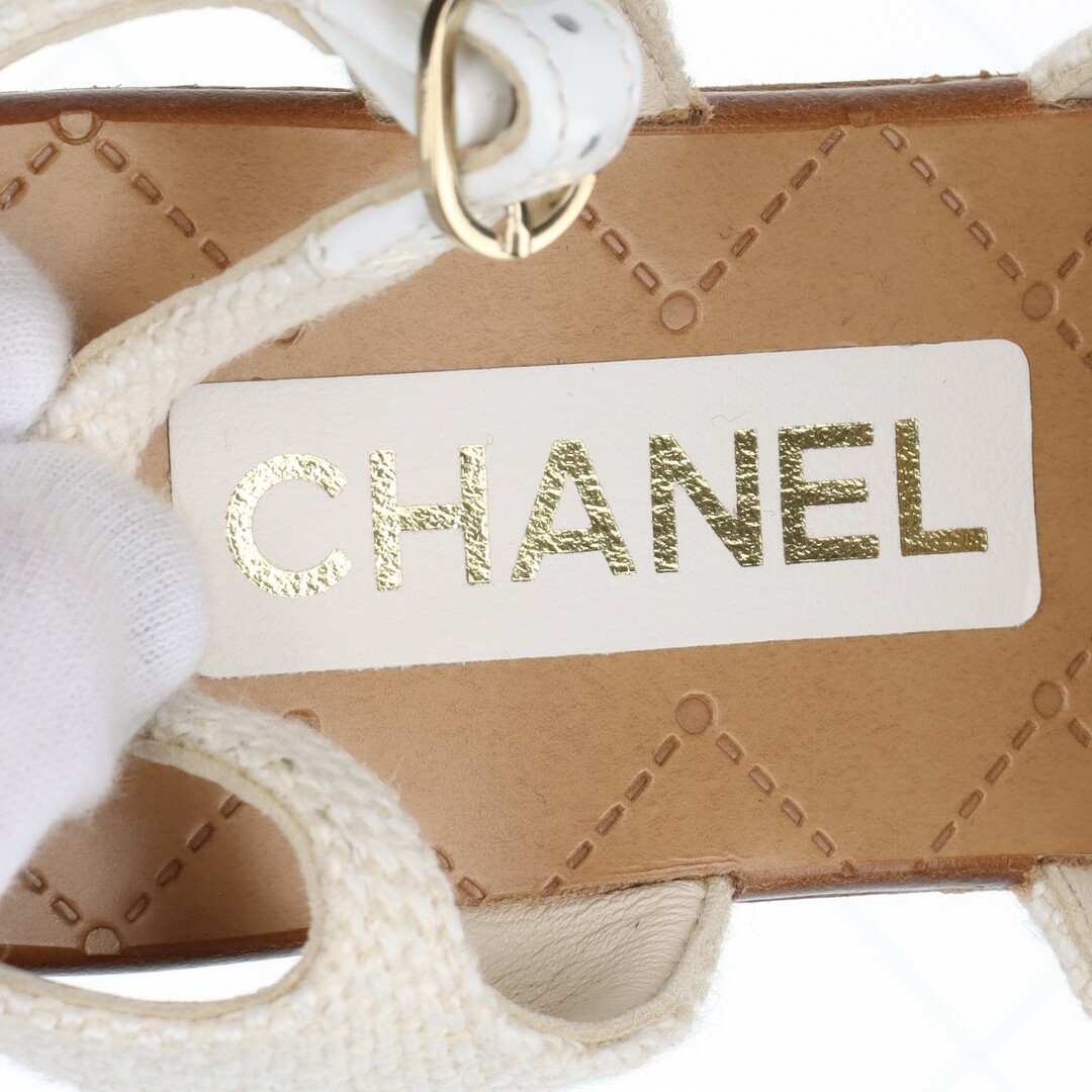 CHANEL(シャネル)のシャネル ココマーク キャンバス×パテントレザー 37C アイボリー レデ レディースの靴/シューズ(その他)の商品写真