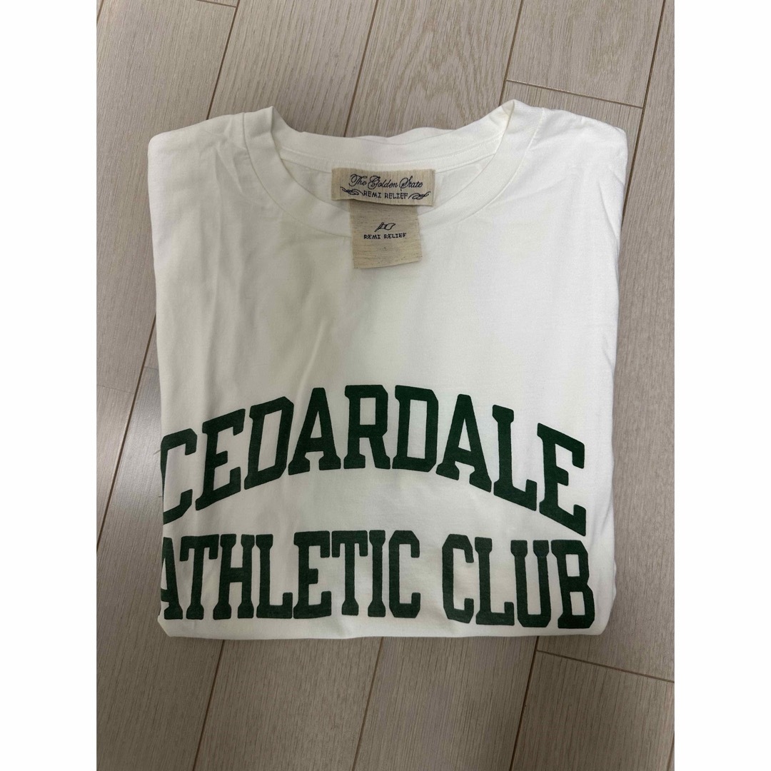 DEUXIEME CLASSE(ドゥーズィエムクラス)のREMI RELIEF/レミ リリーフ CEDARDALE Tシャツ  メンズのトップス(Tシャツ/カットソー(半袖/袖なし))の商品写真