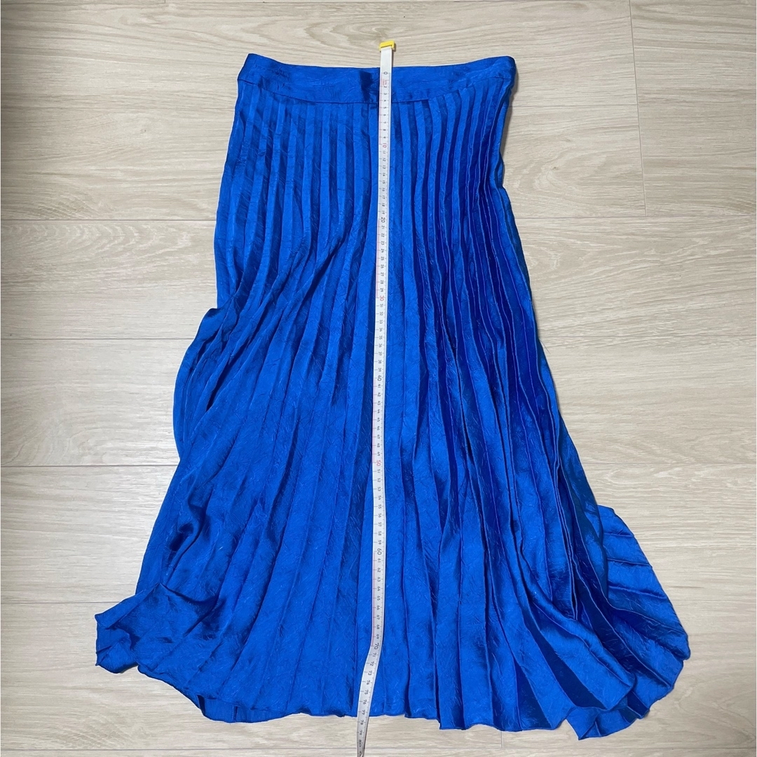 ZARA(ザラ)の新品未使用　ZARA ザラ　サテン　プリーツスカート　ロイヤル　ブルー　S 完売 レディースのスカート(ロングスカート)の商品写真