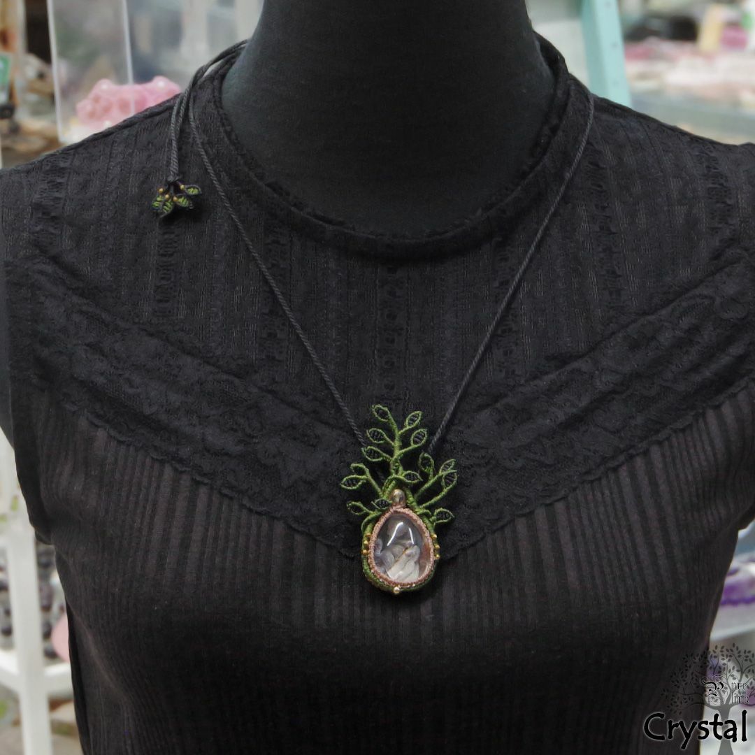 誰もが知る魔石『水晶』虎彫？生命の樹マクラメ編トップネックレス ハンドメイドのアクセサリー(ネックレス)の商品写真