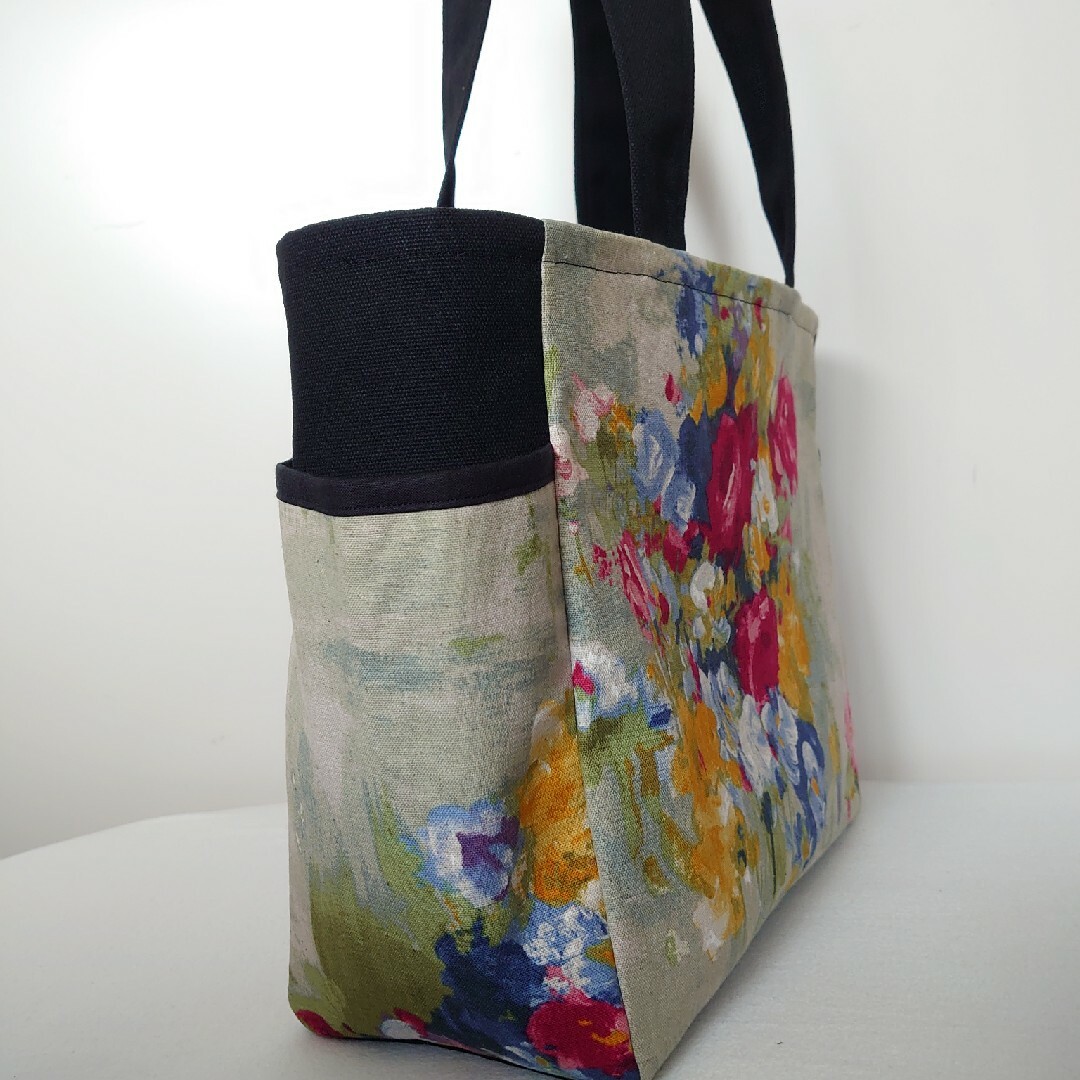 アートフラワー　サイドポケット　肩掛けトートバッグ　ハンドメイド ハンドメイドのファッション小物(バッグ)の商品写真