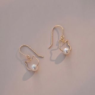 ♥️人気商品♥️ねこ パール フック ピアス 韓国 ゴールド 猫(ピアス)